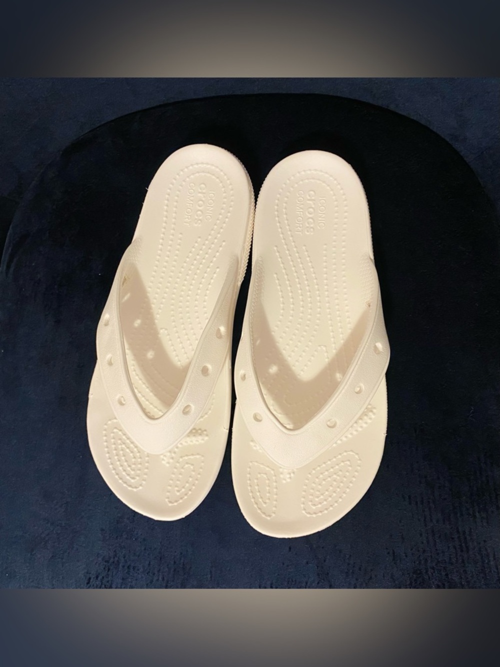 CROCS Unisex White Flip Flop Sandals, Women’s 7.5, Men 5.5